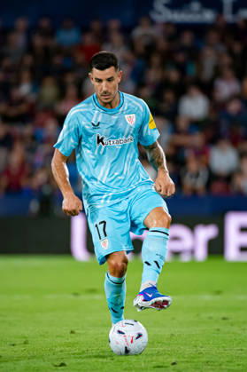 October 21, 2026, Valencia, Valencia, Spain: YURI BERCHICHE IZETA of Athletic Club controls the ball during the LaLiga EA Sports, match between Levante UD and Athletic Club at Ciutat de Valencia stadium Valencia Spain - ZUMAs385 20261021_zsp_s385_014 Copyright: xLeopoldxSoglox