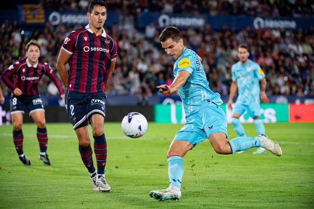 October 21, 2026, Valencia, Valencia, Spain: RUIZ DE GALARRETA of Athletic Club in action during the LaLiga EA Sports, match between Levante UD and Athletic Club at Ciutat de Valencia stadium Valencia Spain - ZUMAs385 20261021_zsp_s385_016 Copyright: xLeopoldxSoglox