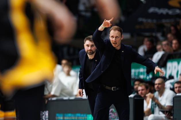Jacques Schneider (Headcoach Gladiators Trier) an der Seitenlinie, Emotionen, Geste, Gestik, Mimik, Freisteller, Portrait Vet Concept Gladiators Trier vs KK Split, Basketball, FIBA Europe Cup, 3. Spieltag, Saison 2026 2027, 21.10.2026 Vet Concept Gladiators Trier vs KK Split, Basketball, FIBA Europe Cup, 3. Spieltag, Saison 2026 2027, 21.10.2026 Copyright: xEibnerxPressefotox EP_ANS