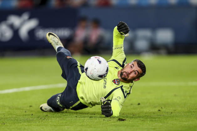 October 21, 2026, Valencia, Valencia, SPAIN: Mathew Ryan of Levante UD warms up during the Spanish league, LaLiga EA Sports, football match played between Levante UD and Athletic Club at Ciutat de Valencia stadium on October 21, 2026, in Valencia, Spain. Levante UD V Athletic Club - LaLiga EA Sports  - ZUMAa181 20261021_zaa_a181_029 Copyright: xIvanxTerronx