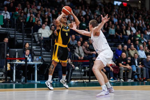 Nick Johnson (KK Croatia Split) im Zweikampf mit Marten Linssen (Gladiators Trier), Aktion Action Vet Concept Gladiators Trier vs KK Split, Basketball, FIBA Europe Cup, 3. Spieltag, Saison 2026 2027, 21.10.2026 Vet Concept Gladiators Trier vs KK Split, Basketball, FIBA Europe Cup, 3. Spieltag, Saison 2026 2027, 21.10.2026 Copyright: xEibnerxPressefotox EP_ANS
