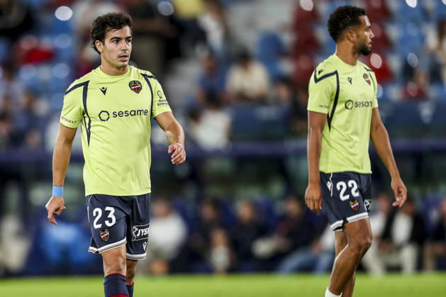 October 21, 2026, Valencia, Valencia, SPAIN: Manu Sanchez of Levante UD warms up during the Spanish league, LaLiga EA Sports, football match played between Levante UD and Athletic Club at Ciutat de Valencia stadium on October 21, 2026, in Valencia, Spain. Valencia SPAIN - ZUMAa181 20261021_zaa_a181_031 Copyright: xIvanxTerronx