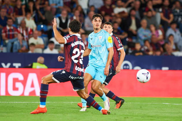 Manu Sanchez (Levante UD) and Hugo Rincon (Athletic Club) during the LaLiga EA Sports match between Levante UD and Athletic Club at Estadi Ciutat de València on October 21, 2026 in Valencia, Spain. -