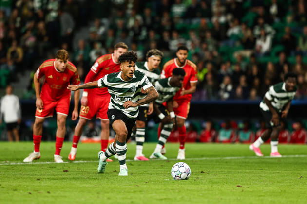 Sporting CP v LASK Linz. UEFA Champions League. Matchday 3. Luis Suarez of Sporting CP scores the 1-0 during the UEFA Champions League match between Sporting CP Portugal and LASK Linz played at Jose Alvalade Stadium on October 21, 2026 in Lisboa, Portugal. kpng Copyright: xSandroxAlemaox xPRESSINPHOTOx SA_2627_SPO_LAN_012