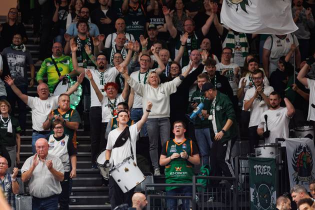 Fanblock Trier jubelt, Jubel, Freude, Emotionen Vet Concept Gladiators Trier vs KK Split, Basketball, FIBA Europe Cup, 3. Spieltag, Saison 2026 2027, 21.10.2026 Vet Concept Gladiators Trier vs KK Split, Basketball, FIBA Europe Cup, 3. Spieltag, Saison 2026 2027, 21.10.2026 Copyright: xEibnerxPressefotox EP_ANS