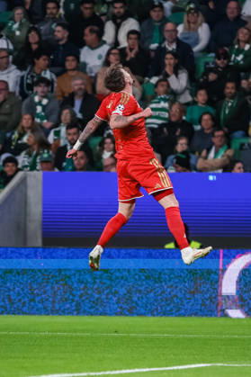 SOCCER - UEFA CL, Sporting vs LASK LISBON,PORTUGAL,21.OCT.26 - SOCCER - UEFA Champions League, Sporting Club de Portugal vs Linzer ASK. Image shows the rejoicing of Christoph Lang (LASK).  GEPAxpictures xManuelxBinder