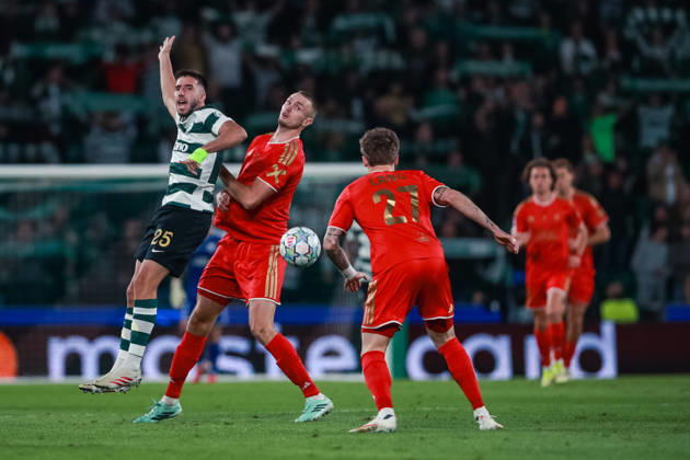SOCCER - UEFA CL, Sporting vs LASK LISBON,PORTUGAL,21.OCT.26 - SOCCER - UEFA Champions League, Sporting Club de Portugal vs Linzer ASK. Image shows Goncalo Inacio (Sporting) and Sasa Kalajdzic (LASK).  GEPAxpictures xManuelxBinder