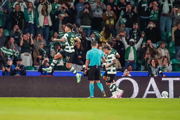 SOCCER - UEFA CL, Sporting vs LASK LISBON,PORTUGAL,21.OCT.26 - SOCCER - UEFA Champions League, Sporting Club de Portugal vs Linzer ASK. Image shows the rejoicing of Luis Suarez (Sporting).  GEPAxpictures xManuelxBinder