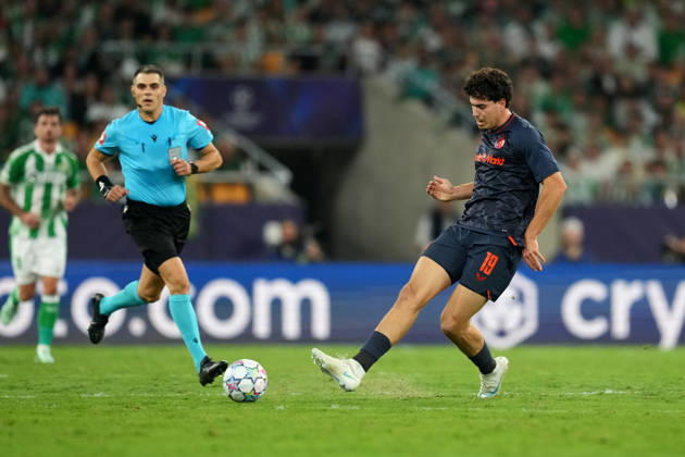 UEFA Champions League: Real Betis Balompie v Feyenoord Rotterdam SEVILLE, SPAIN - OCTOBER 21: Nacho Ferri of Feyenoord Rotterdam passes the ball during the UEFA Champions League match between Real Betis Balompie and Feyenoord Rotterdam at Estadio La Cartuja on October 21, 2026 in Seville, Spain Copyright: xYannickxVerhoevenx