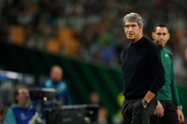 UEFA Champions League: Real Betis Balompie v Feyenoord Rotterdam SEVILLE, SPAIN - OCTOBER 21: Coach Manuel Pellegrini of Real Betis Balompie looks on during the UEFA Champions League match between Real Betis Balompie and Feyenoord Rotterdam at Estadio La Cartuja on October 21, 2026 in Seville, Spain Copyright: xYannickxVerhoevenx