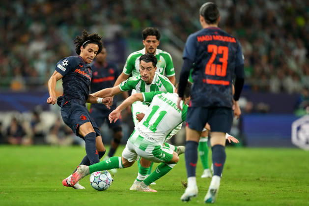 UEFA Champions League: Real Betis Balompie v Feyenoord Rotterdam SEVILLE, SPAIN - OCTOBER 21: Gjivai Zechiel of Feyenoord Rotterdam duels for the ball with Marc Roca of Real Betis Balompie during the UEFA Champions League match between Real Betis Balompie and Feyenoord Rotterdam at Estadio La Cartuja on October 21, 2026 in Seville, Spain Copyright: xYannickxVerhoevenx