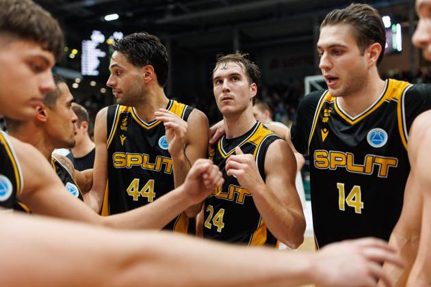 Benedict Turudic (KK Croatia Split), Trenton McLaughlin (KK Croatia Split), Darko Bajo (KK Croatia Split), Trauer, enttaeuscht, Emotionen Vet Concept Gladiators Trier vs KK Split, Basketball, FIBA Europe Cup, 3. Spieltag, Saison 2026 2027, 21.10.2026 Vet Concept Gladiators Trier vs KK Split, Basketball, FIBA Europe Cup, 3. Spieltag, Saison 2026 2027, 21.10.2026 Copyright: xEibnerxPressefotox EP_ANS