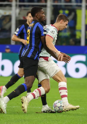 October 21, 2026, Milan: FC Shakhtar Donetsk s defender Valerii Bondar in action against FC Inter Milan s forward Marcus Thuram during the UEFA Champions League soccer match between FC Inter Milan and FC Shakhtar Donetsk at Giuseppe Meazza stadium in Milan, 21 October 2026. ANSA MATTEO BAZZI. UEFA Champions League; FC Inter Milan Vs FC Shakhtar Donetsk  - ZUMAa110 20261021_zaf_a110_065 Copyright: xMatteoxBazzix