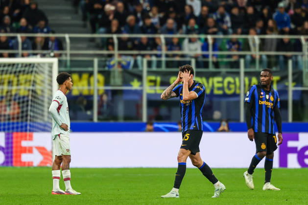 Alessandro Bastoni of FC Internazionale leaves the pitch after red card during UEFA Champions League 2026 27 League Phase - Matchday 3 football match between FC Internazionale and FC Shakhtar Donetsk. Italy Copyright: xBEAUTIFULxSPORTS Carabellix