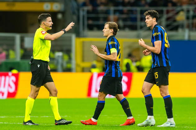 Harm Osmers and Nicolo Barella and Alessandro Bastoniseen during UEFA Champions League 2026 27 league phase game between Internazionale Milano and FC Shakhtar Donetsk (Gleb Soboliev Ball Raw Images) Milan San Siro Italy Copyright: xGlebxSobolievx glebsoboliev_inter_shakhtar_053