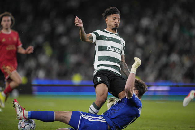LISBON, PORTUGAL - OCTOBER 21: Luis Suarez of Sporting CP and Lukas Jungwirth of LASK Linz challenges for the ball during the UEFA Champions League 2026 27 League Phase MD3 match between Sporting Club de Portugal and LASK at Estadio Jose Alvalade on October 21, 2026 in Lisbon, Portugal (Photo by Pedro Loureiro Sports Press Photo SPP) Copyright: xSportsxPressxPhotox Sportspressphoto_SPR262968