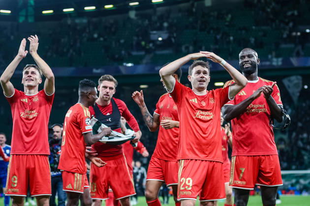 SOCCER - UEFA CL, Sporting vs LASK LISBON,PORTUGAL,21.OCT.26 - SOCCER - UEFA Champions League, Sporting Club de Portugal vs Linzer ASK. Image shows the rejoicing of the team LASK.  GEPAxpictures xManuelxBinder