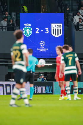 SOCCER - UEFA CL, Sporting vs LASK LISBON,PORTUGAL,21.OCT.26 - SOCCER - UEFA Champions League, Sporting Club de Portugal vs Linzer ASK. Image shows the scoreboard.  GEPAxpictures xManuelxBinder