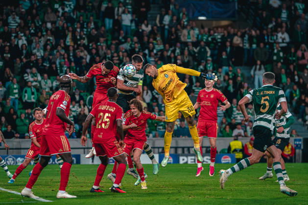 October 21, 2026, Lisbon, Lisbon, Portugal: LISBON, PORTUGAL - OCTOBER 21: Sporting CP goalkeeper Kaique Pereira challenges for the ball during the UEFA Champions League match against LASK at Estadio Jose Alvalade on October 21, 2026 in Lisbon, Portugal. ZUMA Press Wire Lisbon Portugal - ZUMAs390 20261021_zsp_s390_012 Copyright: xAlbertoxSeabrax