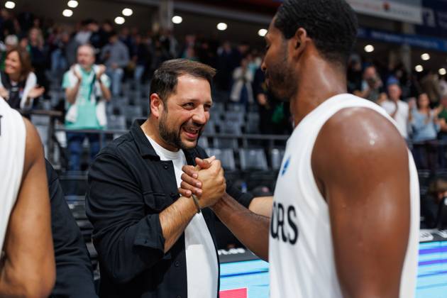 Florian Hosseini Goerge freut sich mit Terrell Harris (Gladiators Trier), Jubel, Freude, Emotionen Vet Concept Gladiators Trier vs KK Split, Basketball, FIBA Europe Cup, 3. Spieltag, Saison 2026 2027, 21.10.2026 Vet Concept Gladiators Trier vs KK Split, Basketball, FIBA Europe Cup, 3. Spieltag, Saison 2026 2027, 21.10.2026 Copyright: xEibnerxPressefotox EP_ANS