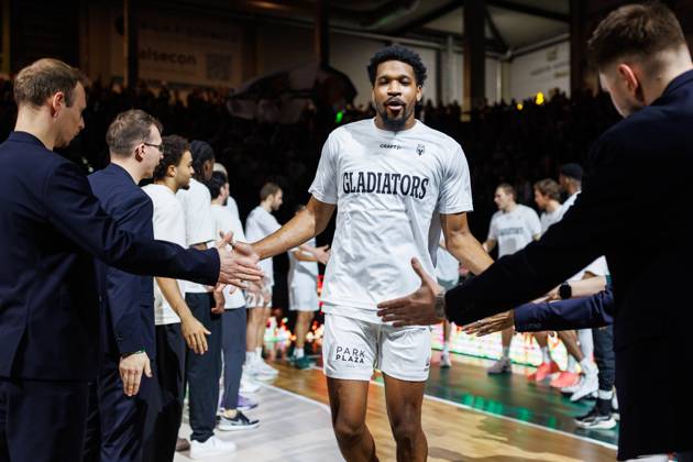 Justin Simon (Gladiators Trier) beim Einlauf, Emotionen, Geste, Gestik, Mimik, Portrait Vet Concept Gladiators Trier vs KK Split, Basketball, FIBA Europe Cup, 3. Spieltag, Saison 2026 2027, 21.10.2026 Vet Concept Gladiators Trier vs KK Split, Basketball, FIBA Europe Cup, 3. Spieltag, Saison 2026 2027, 21.10.2026 Copyright: xEibnerxPressefotox EP_ANS