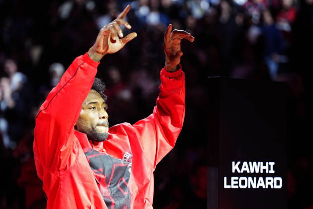 October 21, 2026, Toronto, On, Canada: Toronto Raptors Kawhi Leonard (2) is introduced prior to first half NBA, Basketball Herren, USA basketball action against the Chicago Bulls in Toronto on Wednesday, Oct. 21, 2026. Canada News - October 21, 2026  - ZUMAc35_ 20261021_zaf_c35_218 Copyright: xFrankxGunnx