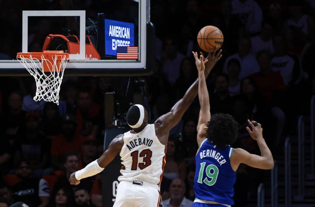 NBA, Basketball Herren, USA - Miami Heat vs Minnesota Timberwolves Miami Heat Center Forward Bam Adebayo(L) in action against Minnesota Timberwolves Center Joan Beringer during the NBA basketball game between the Miami Heat and Minnesota Timberwolves at the Kaseya Center in Miami, Florida, USA, 21 October 2026. MIAMI FLORIDA United States  Copyright: xCRISTOBALxHERRERA-ULASHKEVICHx