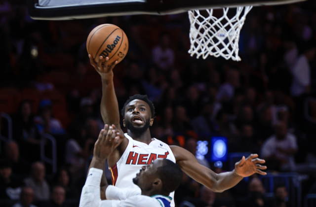 NBA, Basketball Herren, USA - Miami Heat vs Minnesota Timberwolves Miami Heat Forward Andrew Wiggins (top) in action during the NBA basketball game between the Miami Heat and Minnesota Timberwolves at the Kaseya Center in Miami, Florida, USA, 21 October 2026. MIAMI FLORIDA United States  Copyright: xCRISTOBALxHERRERA-ULASHKEVICHx