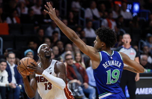 NBA, Basketball Herren, USA - Miami Heat vs Minnesota Timberwolves Miami Heat Center Forward Bam Adebayo (L) in action against Minnesota Timberwolves Center Joan Beringer during the NBA basketball game between the Miami Heat and Minnesota Timberwolves at the Kaseya Center in Miami, Florida, USA, 21 October 2026. MIAMI FLORIDA United States  Copyright: xCRISTOBALxHERRERA-ULASHKEVICHx