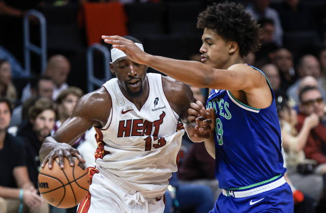 NBA, Basketball Herren, USA - Miami Heat vs Minnesota Timberwolves Miami Heat Center Forward Bam Adebayo (L) in action against Minnesota Timberwolves Center Joan Beringer during the NBA basketball game between the Miami Heat and Minnesota Timberwolves at the Kaseya Center in Miami, Florida, USA, 21 October 2026. MIAMI FLORIDA United States  Copyright: xCRISTOBALxHERRERA-ULASHKEVICHx