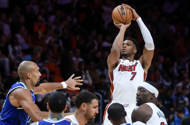 NBA, Basketball Herren, USA - Miami Heat vs Minnesota Timberwolves Miami Heat Forward Giannis Antetokounmpo in action during the NBA basketball game between the Miami Heat and Minnesota Timberwolves at the Kaseya Center in Miami, Florida, USA, 21 October 2026. MIAMI FLORIDA United States  Copyright: xCRISTOBALxHERRERA-ULASHKEVICHx