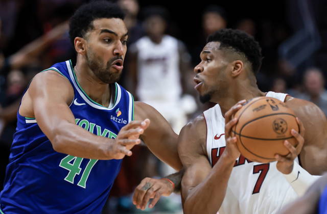 NBA, Basketball Herren, USA - Miami Heat vs Minnesota Timberwolves Miami Heat Forward Giannis Antetokounmpo (R) in action against Minnesota Timberwolves Forward Trey Lyles during the NBA basketball game between the Miami Heat and Minnesota Timberwolves at the Kaseya Center in Miami, Florida, USA, 21 October 2026. MIAMI FLORIDA United States  Copyright: xCRISTOBALxHERRERA-ULASHKEVICHx