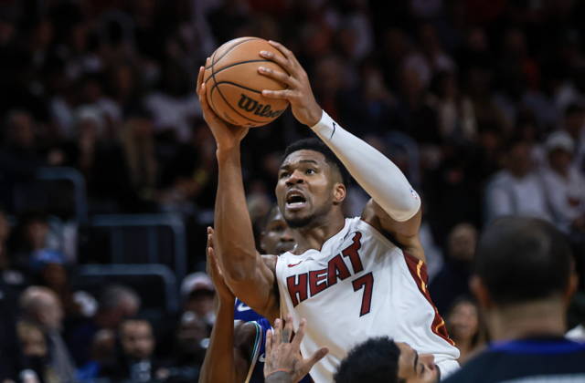 NBA, Basketball Herren, USA - Miami Heat vs Minnesota Timberwolves Miami Heat Forward Giannis Antetokounmpo in action during the NBA basketball game between the Miami Heat and Minnesota Timberwolves at the Kaseya Center in Miami, Florida, USA, 21 October 2026. MIAMI FLORIDA United States  Copyright: xCRISTOBALxHERRERA-ULASHKEVICHx