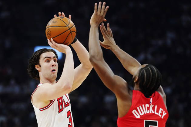 October 21, 2026, Toronto, On, Canada: Chicago Bulls Josh Giddey (3) shoots over Toronto Raptors Immanuel Quickley (5) during first half NBA, Basketball Herren, USA basketball action in Toronto on Wednesday, Oct. 21, 2026. Canada News - October 21, 2026  - ZUMAc35_ 20261021_zaf_c35_247 Copyright: xFrankxGunnx