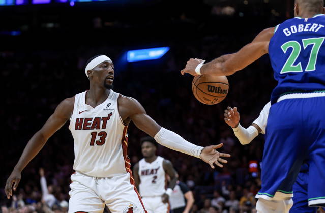 NBA, Basketball Herren, USA - Miami Heat vs Minnesota Timberwolves Miami Heat Center Forward Bam Adebayo (L) in action against Minnesota Timberwolves Center Rudy Gobert during the NBA basketball game between the Miami Heat and Minnesota Timberwolves at the Kaseya Center in Miami, Florida, USA, 21 October 2026. MIAMI FLORIDA United States  Copyright: xCRISTOBALxHERRERA-ULASHKEVICHx