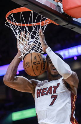 NBA, Basketball Herren, USA - Miami Heat vs Minnesota Timberwolves Miami Heat Forward Giannis Antetokounmpo in action during the NBA basketball game between the Miami Heat and Minnesota Timberwolves at the Kaseya Center in Miami, Florida, USA, 21 October 2026. MIAMI FLORIDA United States  Copyright: xCRISTOBALxHERRERA-ULASHKEVICHx
