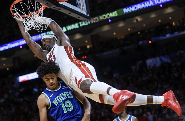 NBA, Basketball Herren, USA - Miami Heat vs Minnesota Timberwolves Miami Heat Center Forward Bam Adebayo (R) in action against Minnesota Timberwolves Center Joan Beringer during the NBA basketball game between the Miami Heat and Minnesota Timberwolves at the Kaseya Center in Miami, Florida, USA, 21 October 2026. MIAMI FLORIDA United States  Copyright: xCRISTOBALxHERRERA-ULASHKEVICHx