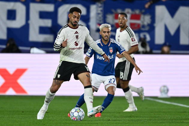 SOCCER - UEFA Champions League - Como 1907 vs. Manchester United, ManU Photo by IPA ABACAPRESS.COM90019149 - Matheus Cunha of Manchester United F.C. and Yan Couto of Como 1907 are in action during the UEFA Champions League Matchday 3 soccer match between Como 1907 and Manchester United F.C. at the Giuseppe Sinigaglia Stadium on October 21, 2026, in Como, Italy. Como Italy  Copyright: xIPAxSport ABACAx