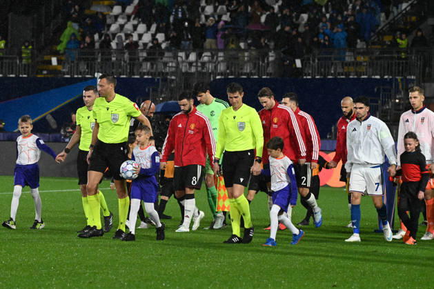 IPA90024371 - The teams take the field during the Como 1907 vs. Manchester United, ManU UEFA Champions League soccer match in Como, Italy, on October 21, 2026  Copyright: xPasqualexGolia IPAxSportx xx IPA90024371 IPA90024371