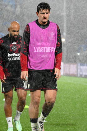 IPA90024379 - Harry Maguire Manchester United, ManU during the pre-match warm-up for the Como 1907 vs. Manchester United UEFA Champions League soccer match in Como, Italy, on October 21, 2026  Copyright: xPasqualexGolia IPAxSportx xx IPA90024379 IPA90024379