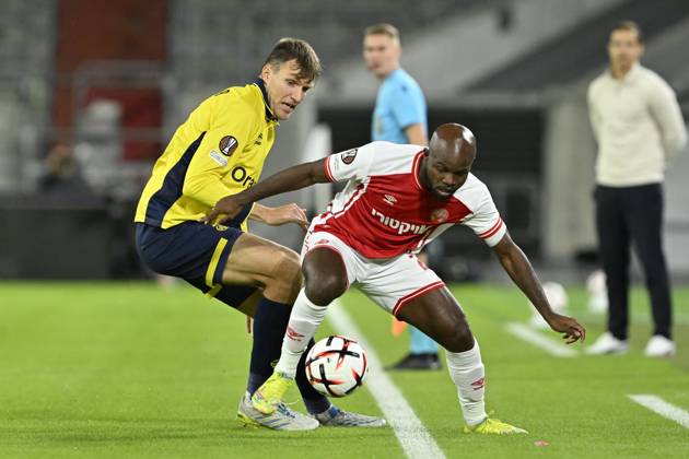 Royale Union Saint-Gilloise v Hapoel Beer-Sheva FC - UEFA Europa League DUSSELDORF, GERMANY - OCTOBER 22 : Havenaar Nikki defender of Royale Union Saint-Gilloise and East Javon forward of Hapoel Beer Scheva during the UEFA Europa League 2026 27 League Phase matchday 3 match between Royale Union Saint-Gilloise and Hapoel Beer-Sheva FC on October 22, 2026 in Dusseldorf, Germany, 22 10 2026 Dusseldorf Germany  Copyright: xDhax
