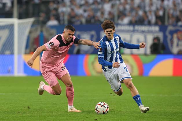 Granit Xhaka of Sunderland and Pablo Rodriguez of Lech Poznan Lech Poznan v Sunderland, UEFA Europa League, Football, Enea Stadion, Poznan, Poland - 22 Oct 2026Poznan Enea Stadion Poland  Copyright: xTomaszxJedrzejowski Shutterstockx 17229955g