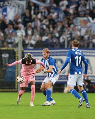 Nilson Angulo of Sunderland and Michal Gurgul of Lech Poznan Lech Poznan v Sunderland, UEFA Europa League, Football, Enea Stadion, Poznan, Poland - 22 Oct 2026Poznan Enea Stadion Poland  Copyright: xTomaszxJedrzejowski Shutterstockx 17229955p