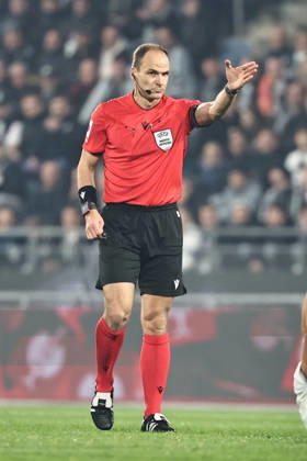 SOCCER - UEFA EL, Sturm vs Marseille GRAZ,AUSTRIA,22.OCT.26 - SOCCER - UEFA Europa League, SK Sturm Graz vs Olympique de Marseille. Image shows referee Nenad Minakovic (SRB).  GEPAxpictures xChrisxBauer