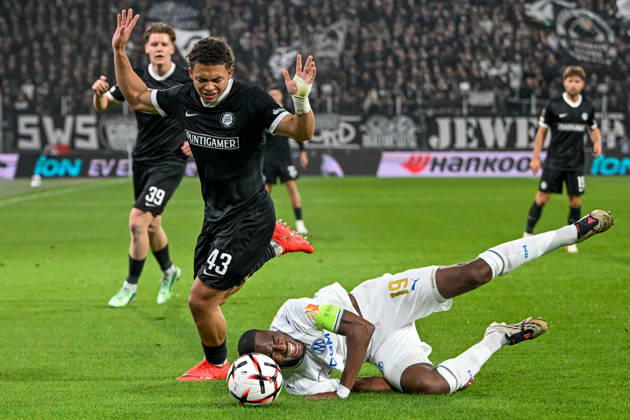 SOCCER - UEFA EL, Sturm vs Marseille GRAZ,AUSTRIA,22.OCT.26 - SOCCER - UEFA Europa League, SK Sturm Graz vs Olympique de Marseille. Image shows Jacob Hoedl (Sturm) and Geoffrey Kondogbia (Marseille).  GEPAxpictures xAvnixRetkoceri