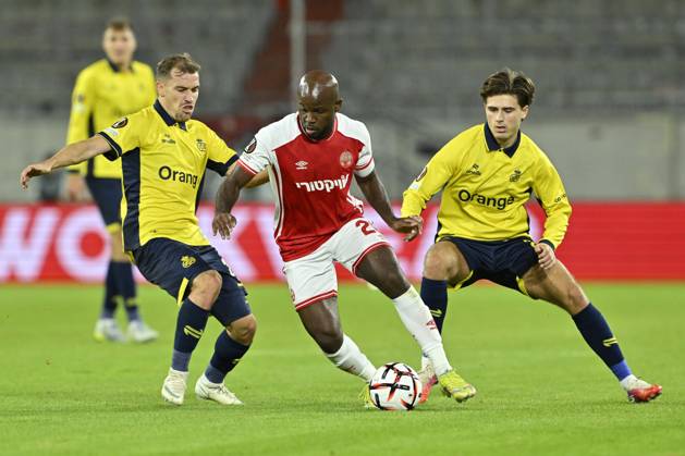 Royale Union Saint-Gilloise v Hapoel Beer-Sheva FC - UEFA Europa League DUSSELDORF, GERMANY - OCTOBER 22 : Olaru Darius midfielder of Royale Union Saint-Gilloise, East Javon forward of Hapoel Beer Scheva and Zeneli Besfort midfielder of Royale Union Saint-Gilloise during the UEFA Europa League 2026 27 League Phase matchday 3 match between Royale Union Saint-Gilloise and Hapoel Beer-Sheva FC on October 22, 2026 in Dusseldorf, Germany, 22 10 2026 Dusseldorf Germany  Copyright: xDhax