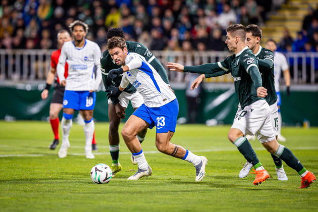 JABLONEC - BRIGHTON Matt O Riley of Brighton and Jiri Slama of Jablonec during the matchday 2 of League phase round of UEFA Conference league football match between FK Jablonec and Brighton and Hove Albion at Stadion Strelnice. Jablonec nad Nisou, Czechia, October 22, 2026. Photo by Branislav Racko Copyright: xx 080A3653