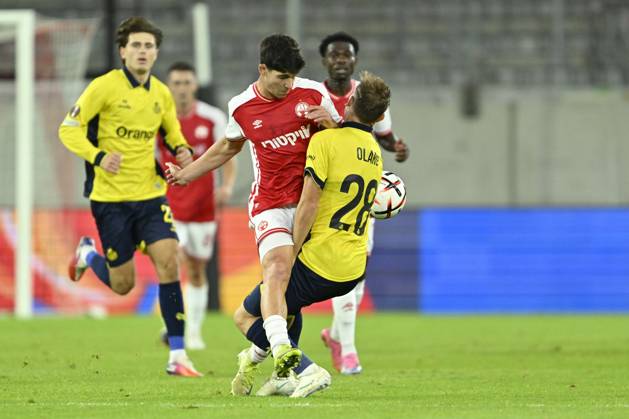 Royale Union Saint-Gilloise v Hapoel Beer-Sheva FC - UEFA Europa League DUSSELDORF, GERMANY - OCTOBER 22 : Yehoshuha Niv midfielder of Hapoel Beer Scheva and Olaru Darius midfielder of Royale Union Saint-Gilloise during the UEFA Europa League 2026 27 League Phase matchday 3 match between Royale Union Saint-Gilloise and Hapoel Beer-Sheva FC on October 22, 2026 in Dusseldorf, Germany, 22 10 2026 Dusseldorf Germany  Copyright: xDhax