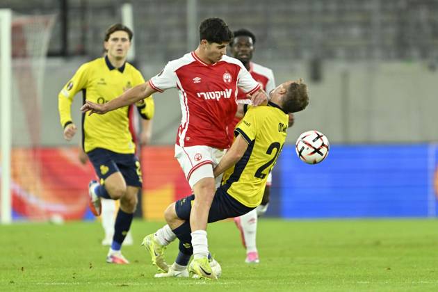 Royale Union Saint-Gilloise v Hapoel Beer-Sheva FC - UEFA Europa League DUSSELDORF, GERMANY - OCTOBER 22 : Yehoshuha Niv midfielder of Hapoel Beer Scheva and Olaru Darius midfielder of Royale Union Saint-Gilloise during the UEFA Europa League 2026 27 League Phase matchday 3 match between Royale Union Saint-Gilloise and Hapoel Beer-Sheva FC on October 22, 2026 in Dusseldorf, Germany, 22 10 2026 Dusseldorf Germany  Copyright: xDhax