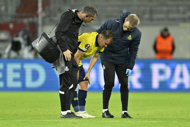 Royale Union Saint-Gilloise v Hapoel Beer-Sheva FC - UEFA Europa League DUSSELDORF, GERMANY - OCTOBER 22 : Olaru Darius midfielder of Royale Union Saint-Gilloise injured during the UEFA Europa League 2026 27 League Phase matchday 3 match between Royale Union Saint-Gilloise and Hapoel Beer-Sheva FC on October 22, 2026 in Dusseldorf, Germany, 22 10 2026 Dusseldorf Germany  Copyright: xDhax